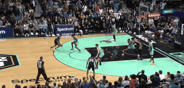 mk体育app官网马刺:绝杀与被绝杀之间;切特归来后的雷霆