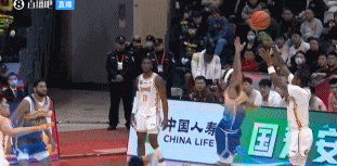 mksports体育不愧扣篮王！迪亚洛溜底线接队友传球 上演大猩猩挂筐暴扣